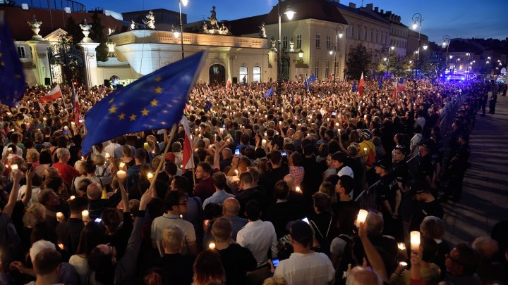 Poland could lose EU voting rights over court reforms