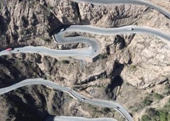 تفجير طريق هيجة العبد يهدد بحرمان سكان تعز من الغذاء والدواء